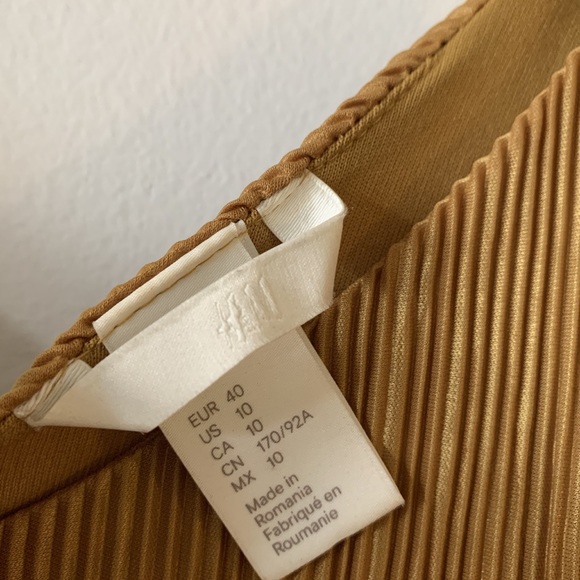 Mustard dress - Picture 3 of 4